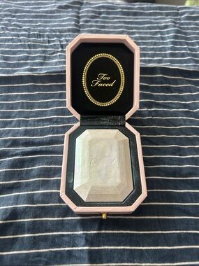 Too Faced Diamond Light Multi-Use Highlighter